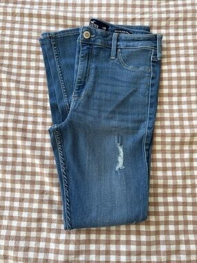 Hollister High-Rise Distressed Blue Wash Jean Leggings